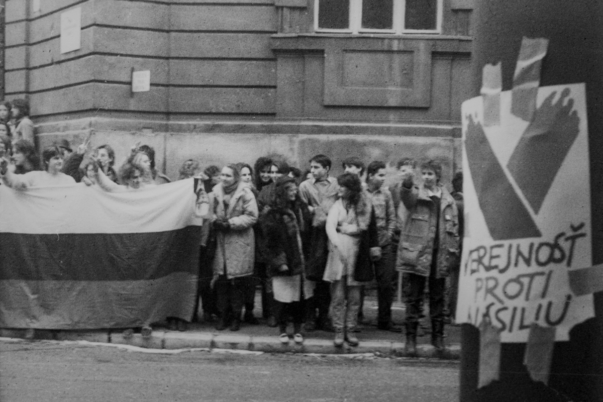 Jana Šebestová, Generálny štrajk, 27. november 1989. Súkromný majetok